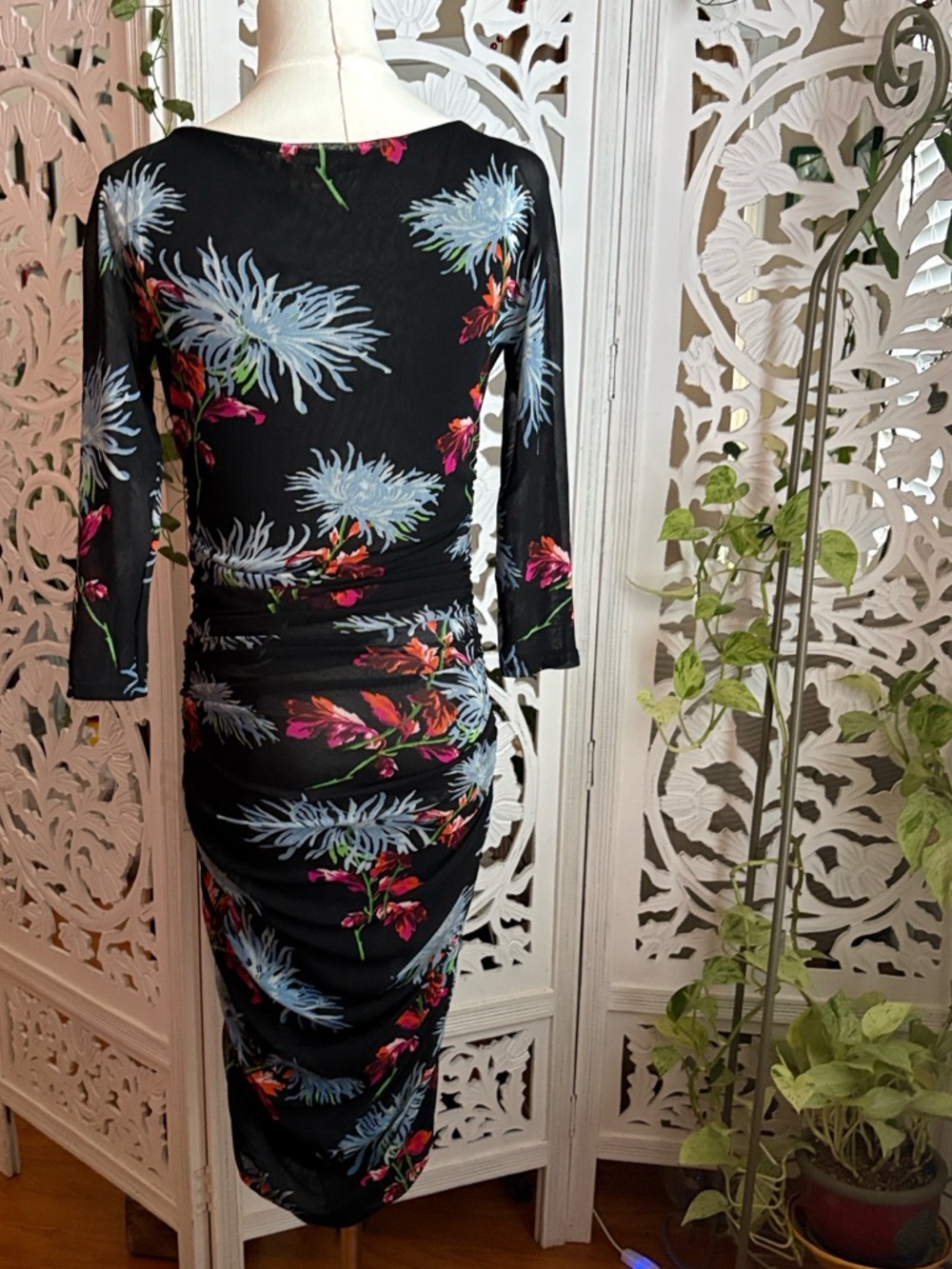 DVF Black Floral Ruched Scoop-Neck Midi Dress - Picture 3 of 6
